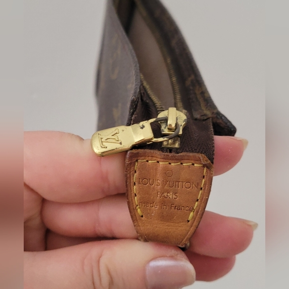 100% Authentic Louis Vuitton Monogram Pouch - Picture 9 of 12